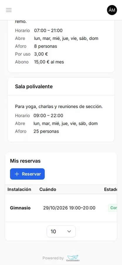 Un socio reserva una hora de gimnasio desde el móvil